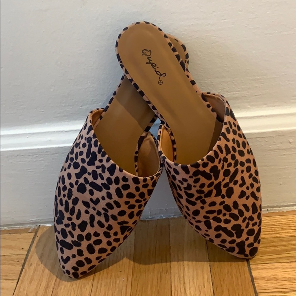 Cheetah pointed toe flats